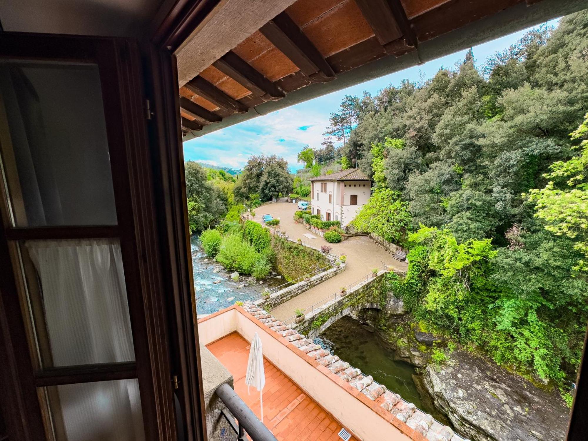 La Ferriera Exclusive Resort - Pool & Waterfall Loro Ciuffenna Exterior foto