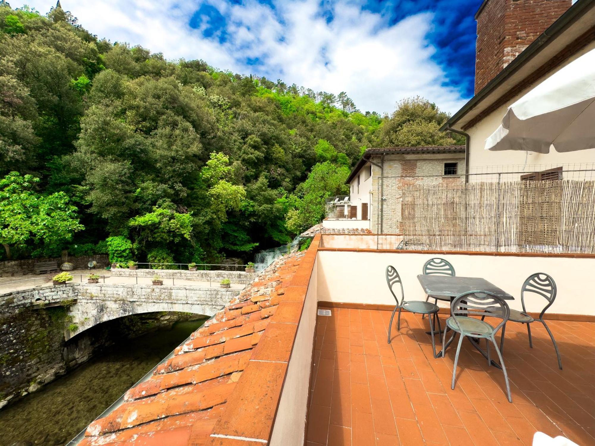 La Ferriera Exclusive Resort - Pool & Waterfall Loro Ciuffenna Exterior foto